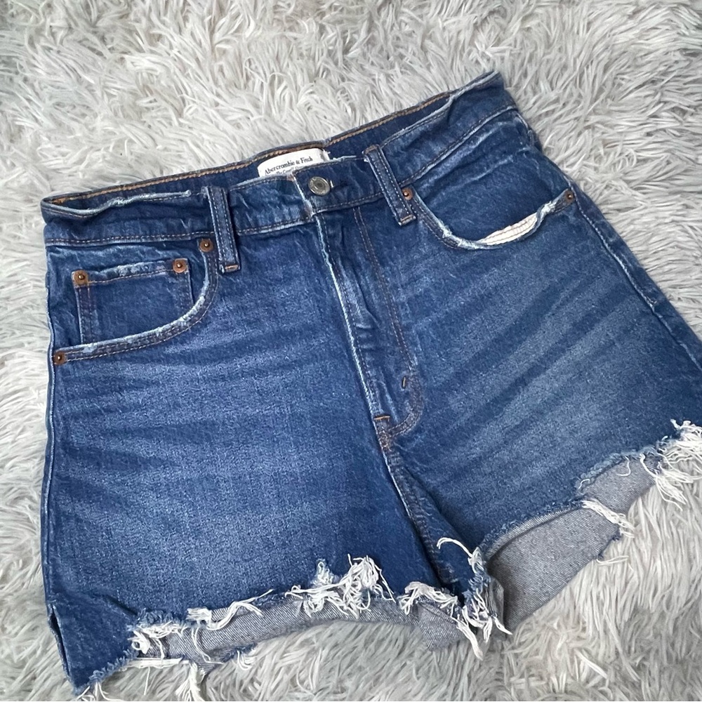 Abercrombie & Fitch High Rise Cutoff Mom Denim Shorts Dark Wash Raw Hem 26/2 - Picture 2 of 5